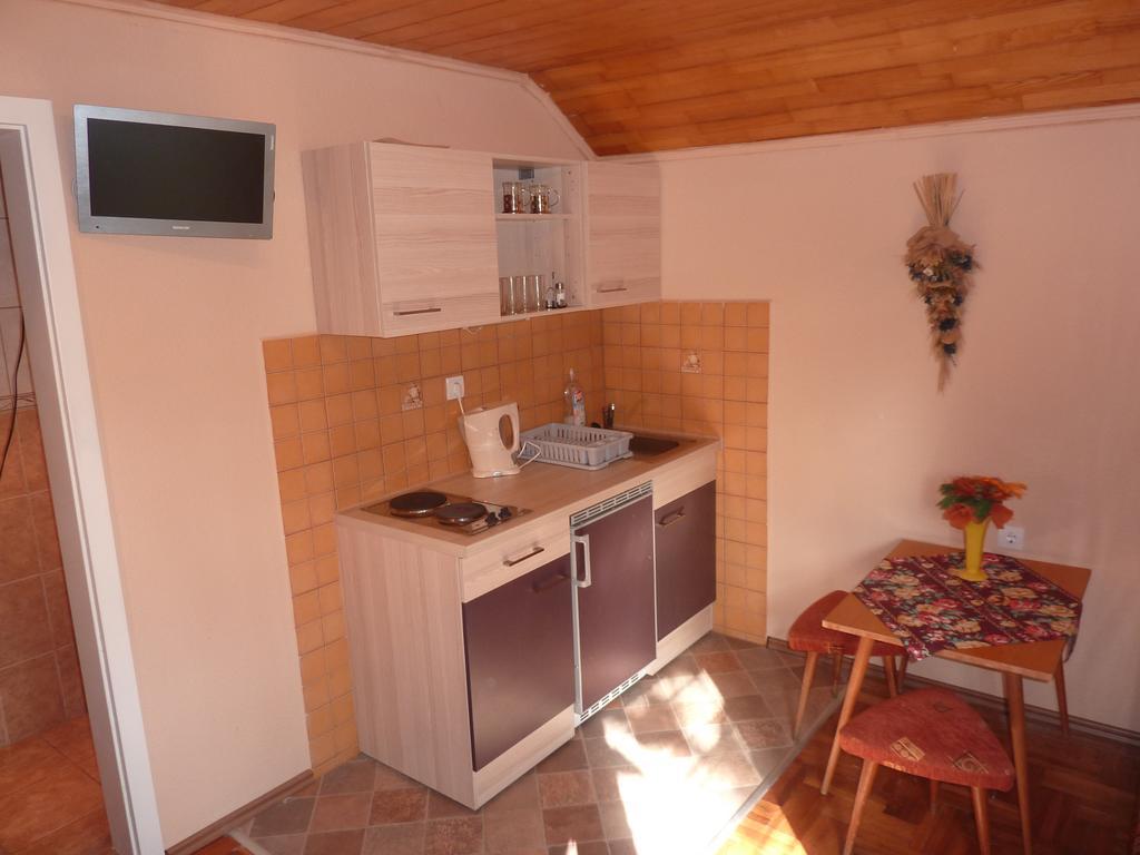 Vadasztanya Apartmanhazak Siófok Rum bild