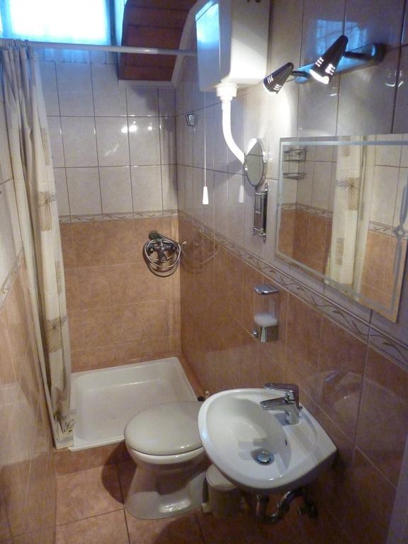 Vadasztanya Apartmanhazak Siófok Rum bild