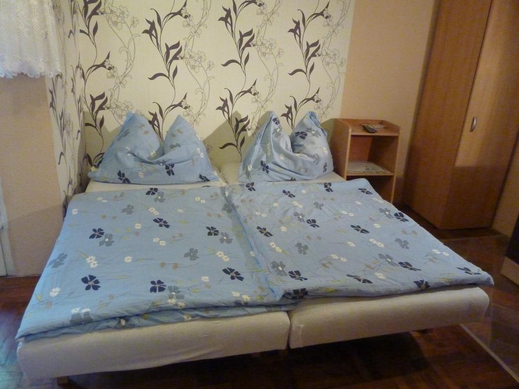 Vadasztanya Apartmanhazak Siófok Rum bild