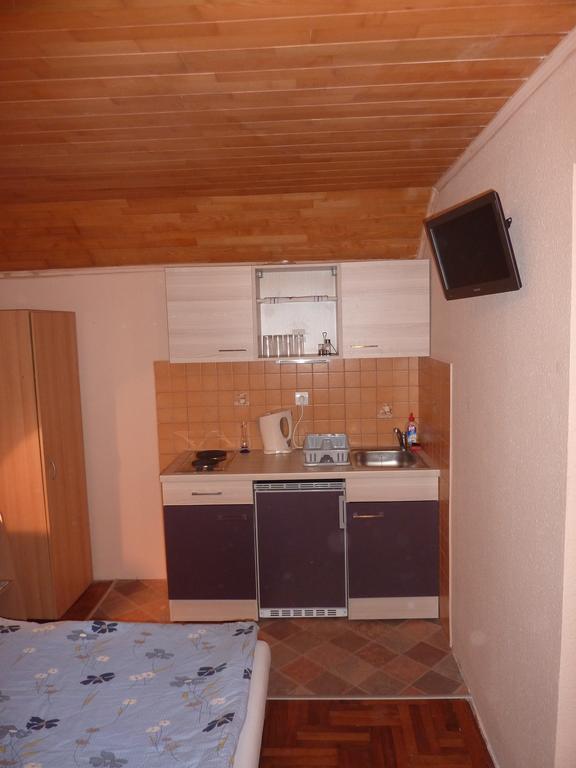 Vadasztanya Apartmanhazak Siófok Rum bild