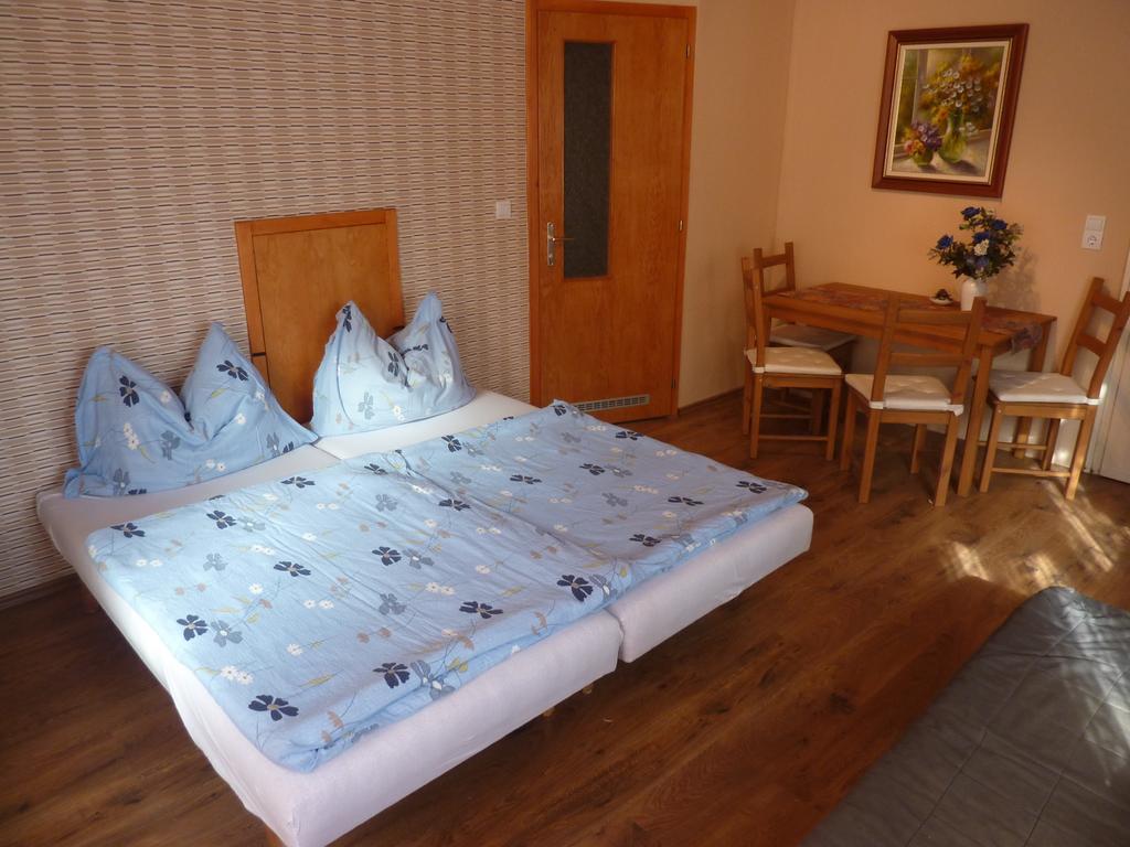 Vadasztanya Apartmanhazak Siófok Rum bild