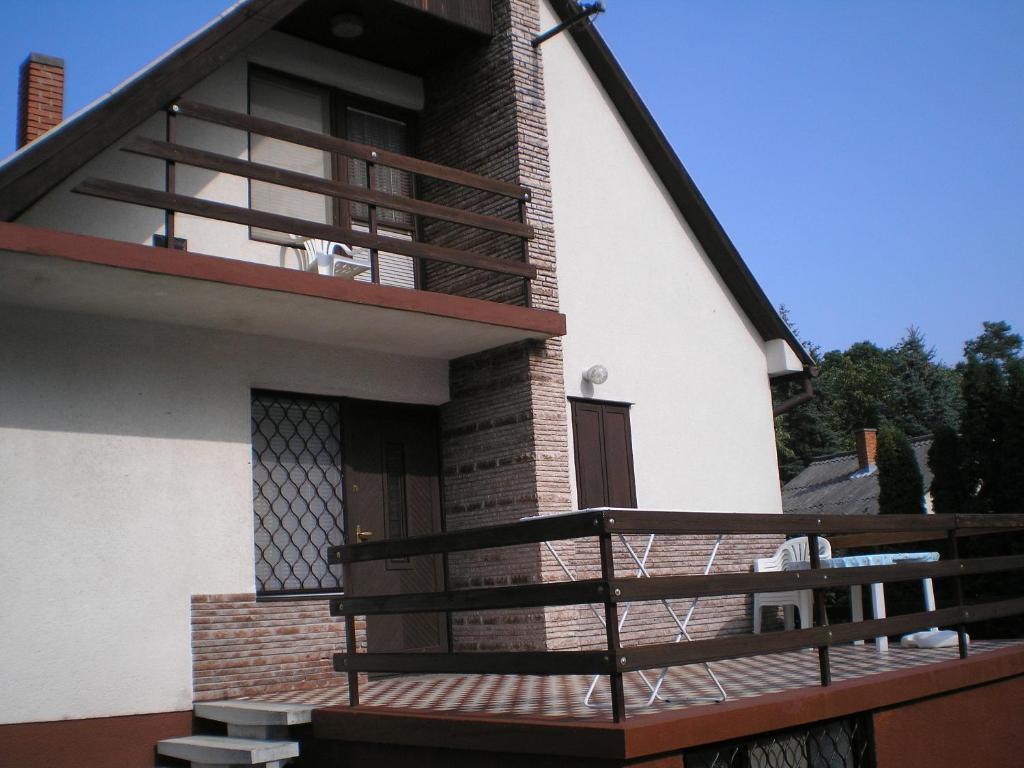 Vadasztanya Apartmanhazak Siófok Rum bild